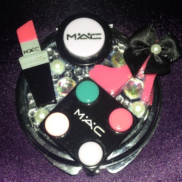 💗Makeup lovers...Compact Mirror💗 - Picture 2 of 2