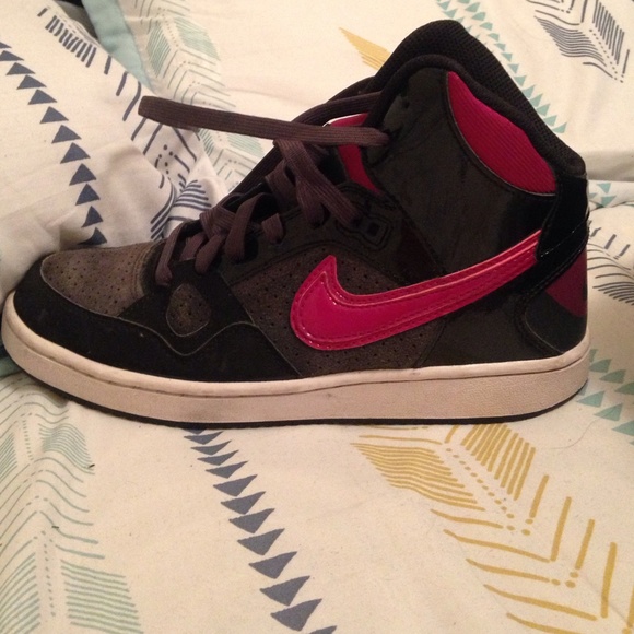 nike shoes - Picture 1 of 4