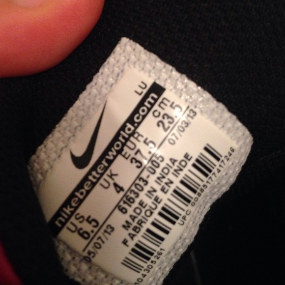 nike shoes - Picture 3 of 4