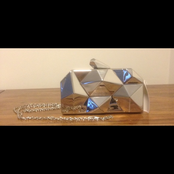 Boutique Handbags - 1 HR SALE❗️NWT Silver medal retro wristlet/clutch
