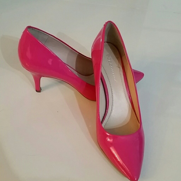 Shoes - Picture 3 of 4