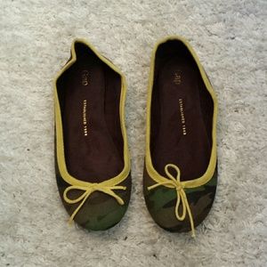 Camouflage print flats with yellow piping and bow