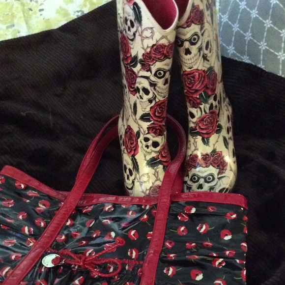 Skull and Roses cowboy styled heeled rain boots☔️