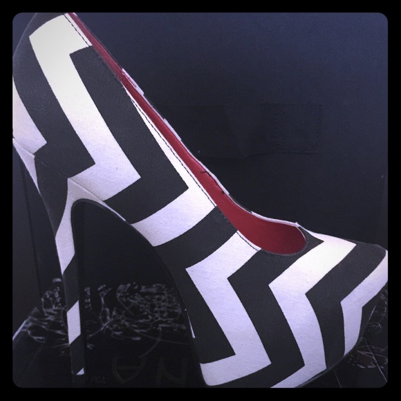 Liliana zebra striped pumps