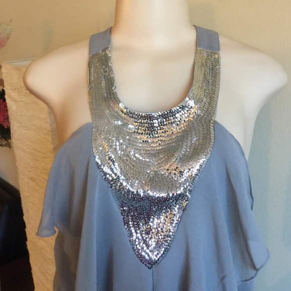 ❌SOLD❌✴️🆕Classy Gray Top🆕✴️ - Picture 2 of 4