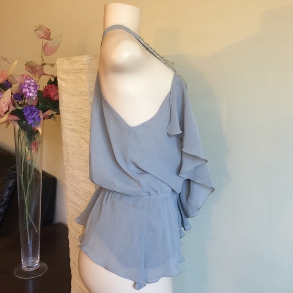 ❌SOLD❌✴️🆕Classy Gray Top🆕✴️ - Picture 3 of 4