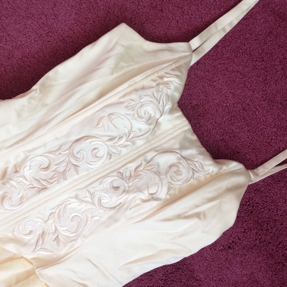 Gorgeous pale yellow dress