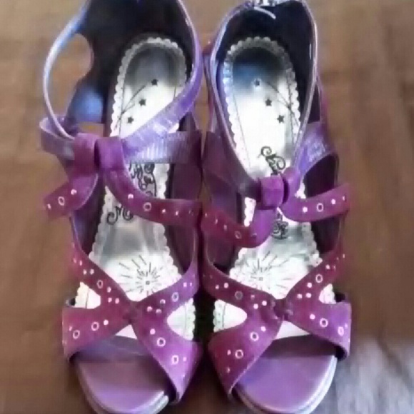 Heels - Picture 1 of 4