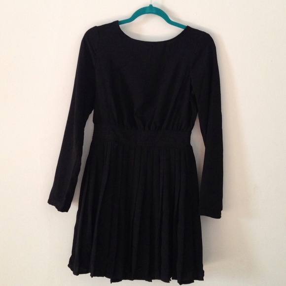 Forever 21 solid black dress pleated bottom NWT