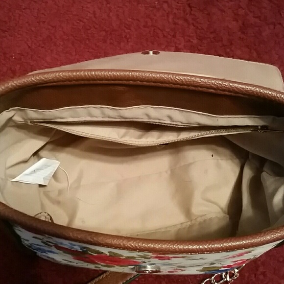 Beautiful flower over the shoulder purse - Picture 3 of 3