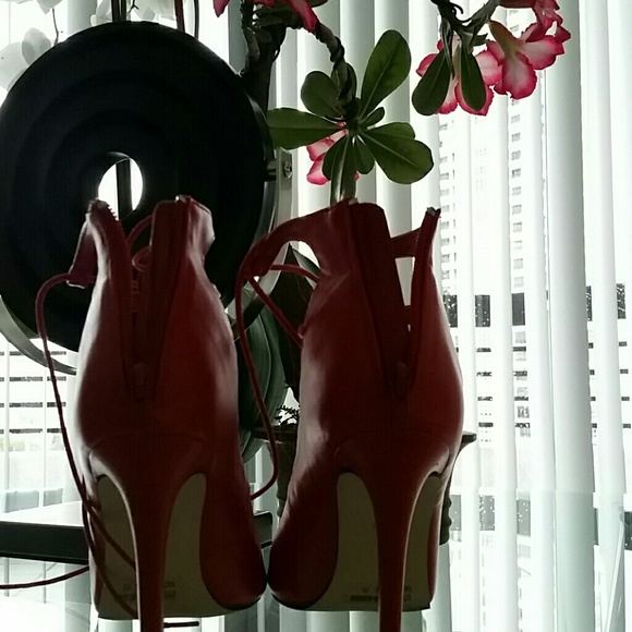 Shoes - Picture 4 of 4