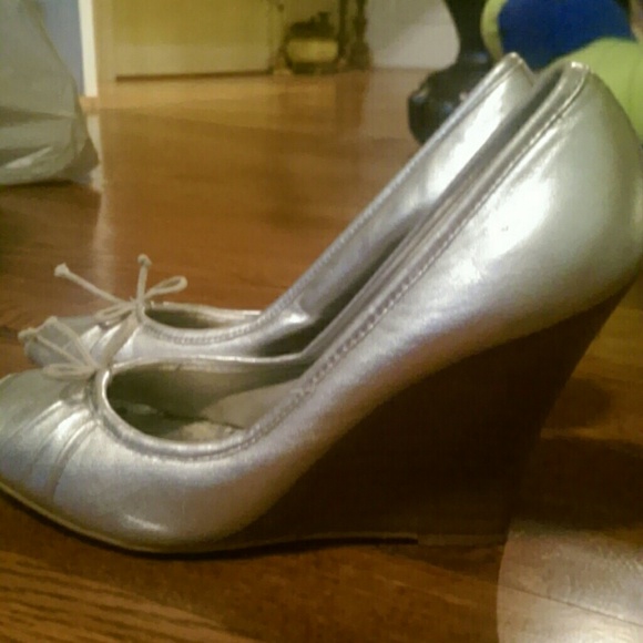 JESSICA SIMPSON silver wegde