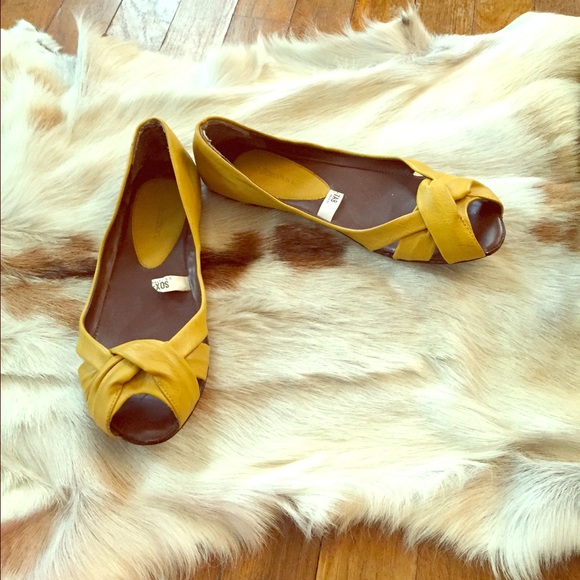 Xhilaration peep toe flats