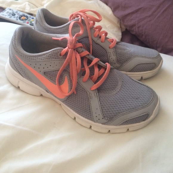 grey and orange Nike running shoes