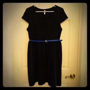 BLACK VINTAGE-STYLE A-LINE DRESS W/ CAP SLEEVES