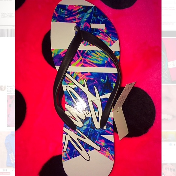 VICTORIA'S SECRET PINK TROPICAL FLIP FLOPS