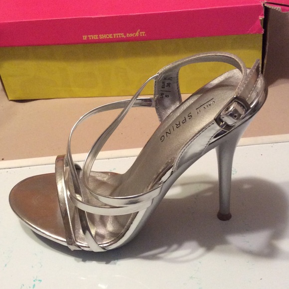 Silver heels - Picture 2 of 4