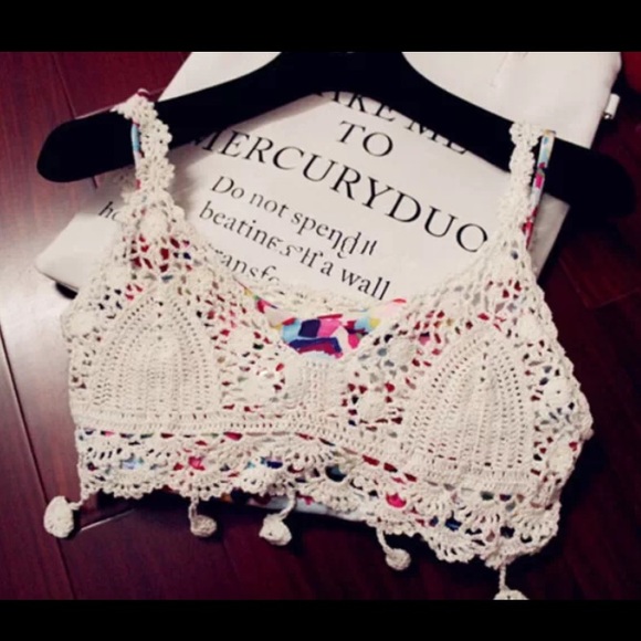 Tops - White crotchet crop top/ bralette