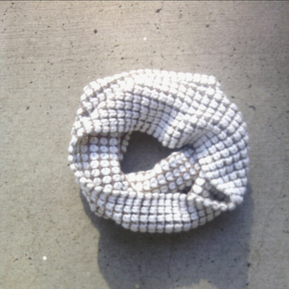 GAP Tan and Cream/White Knit Cowl Scarf