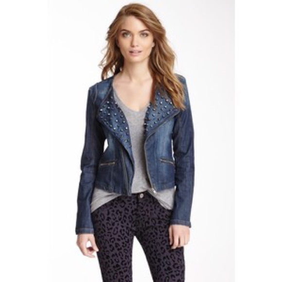 Awesome denim jacket with studs on the lapels😍.