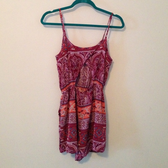 Cute romper with pockets - Picture 2 of 4