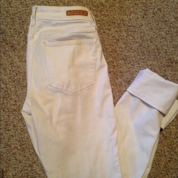 White skinny jeans