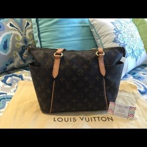 💰SOLD💰 Louis Vuitton Totally PM