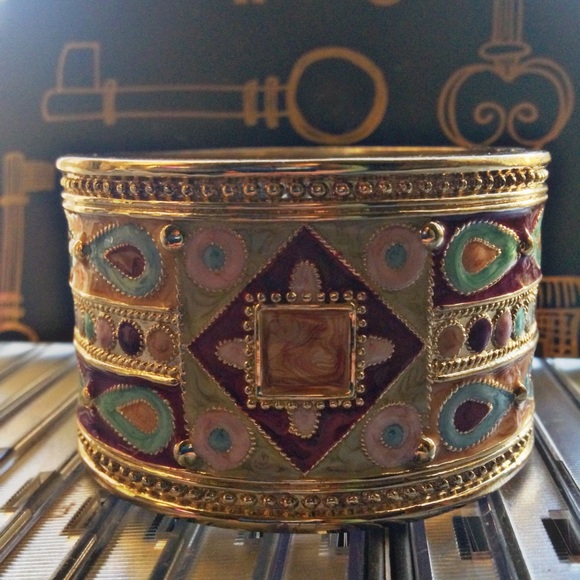 Golden Patterned Exotic Cuff - Picture 2 of 2