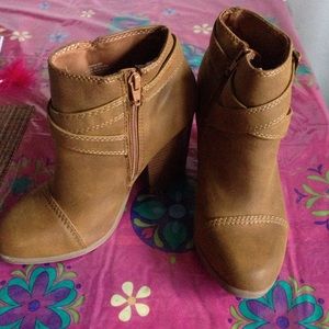 Lauren Conrad ankle boots sz 6
