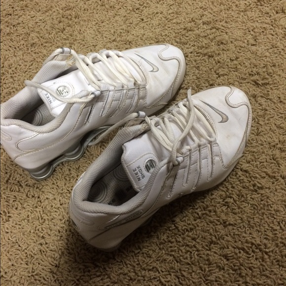 Sz 7 white nike shox