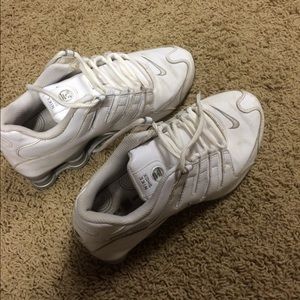 Sz 7 white nike shox