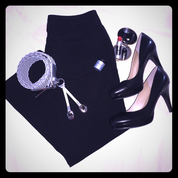 NYDJ Black Capri - Picture 1 of 4