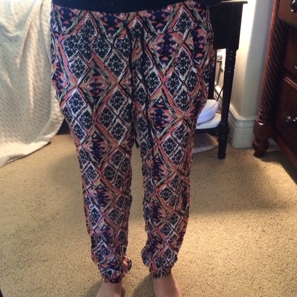 Flowy patterned pants - Picture 3 of 4