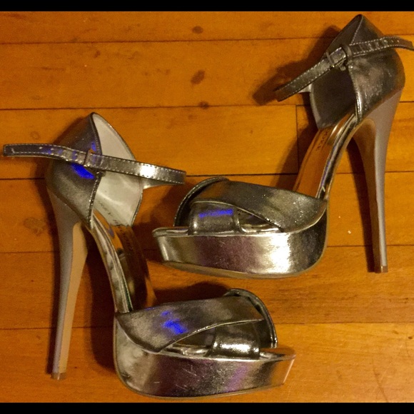 Audrey Brooke Shoes - Audrey Brooke platform peep toe pumps