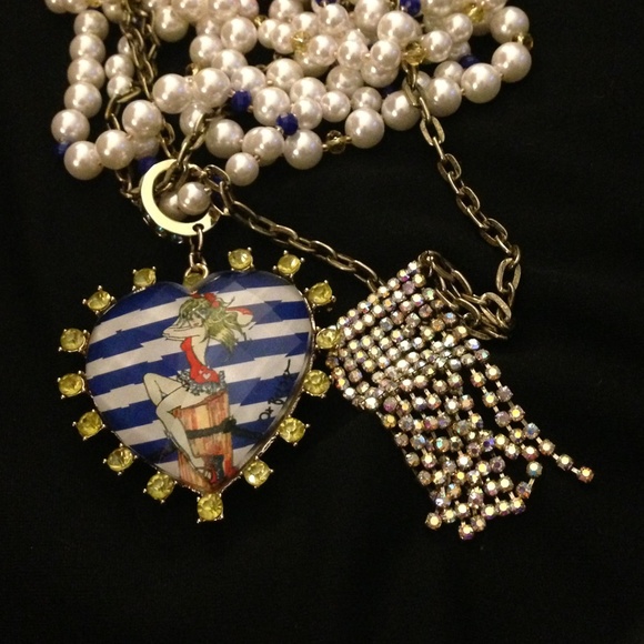 Betsey Johnson Pinup necklace - Picture 2 of 3