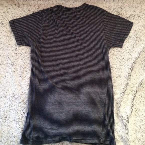 Cotton On V Neck - Picture 2 of 3