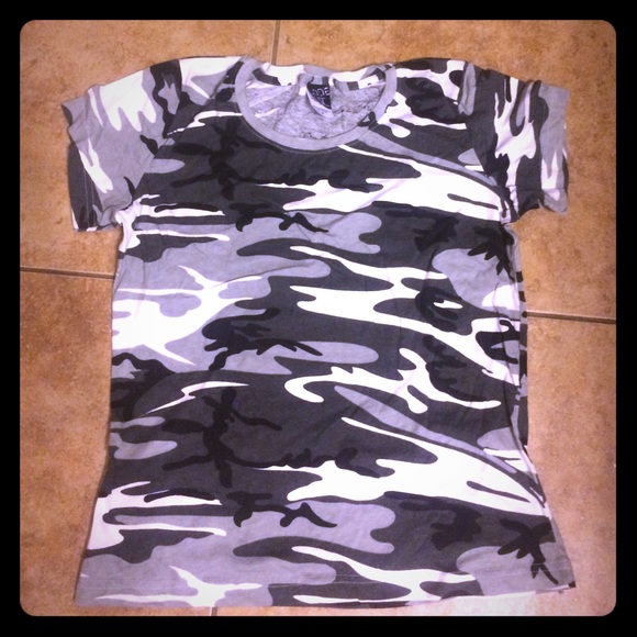 Camouflage/army black and white t-shirt
