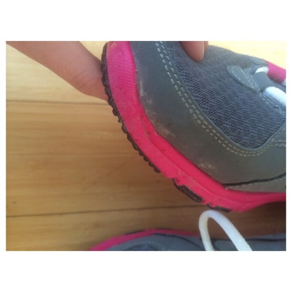 🎀SALE🎀 Gray and pink training/running nikes - Picture 4 of 4