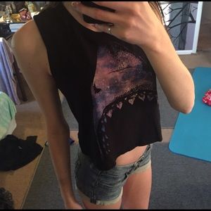 semi- crop shark top