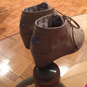 EUC TOMS Wedges