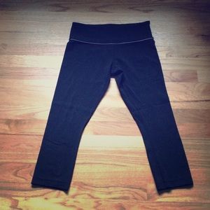 🚫RESERVED🚫 Black Lulu Crops