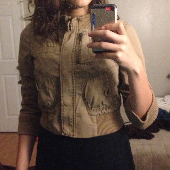 Half Crop Jacket - Picture 2 of 3