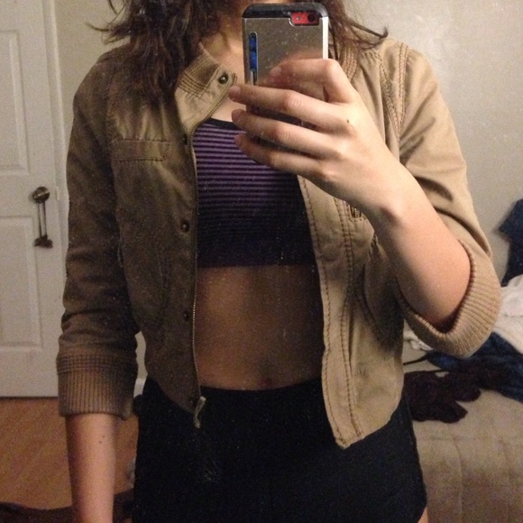 Half Crop Jacket - Picture 3 of 3