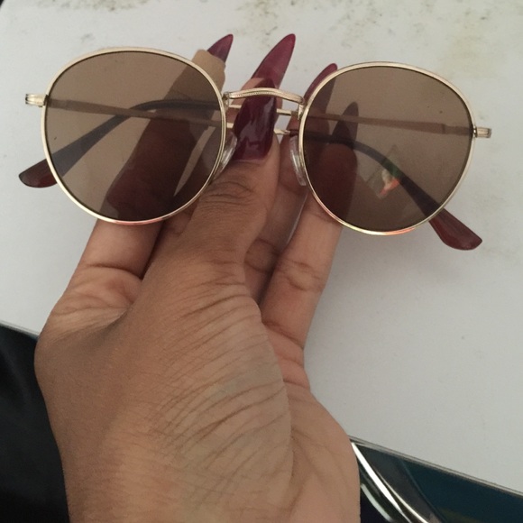 90's shades.👓