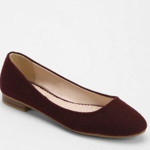 BDG Woolen Flats in Burgundy