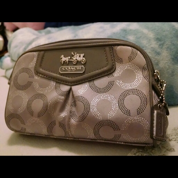 Authentic Coach Clutch or Makeup bag. SALE!!!! - Picture 1 of 4
