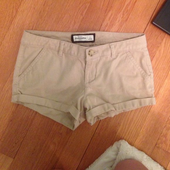 khaki classic abercrombie KIDS shorts!!