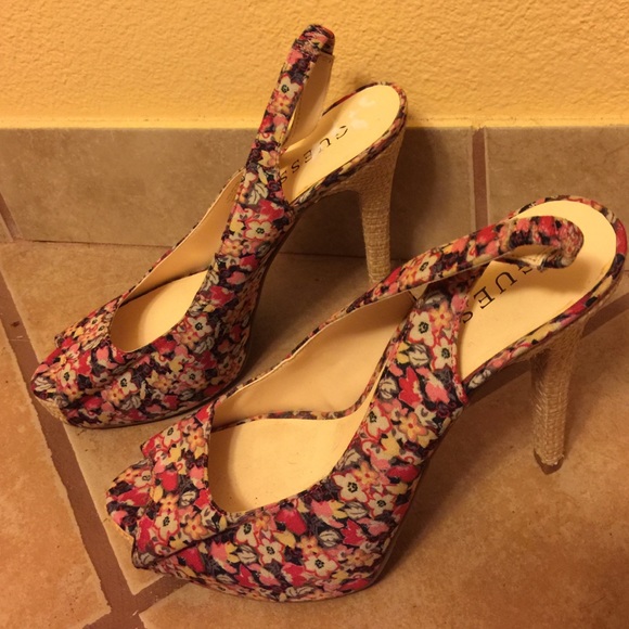GUESS Floral Pumps with Elastic Back for Comfort