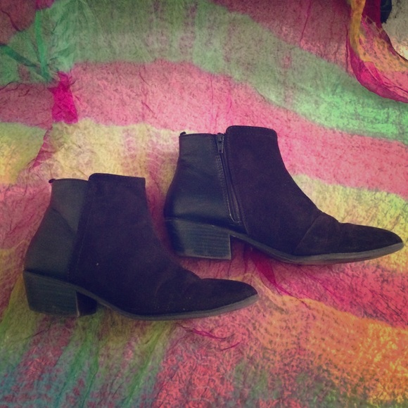 Forever 21 Shoes - Forever 21 Black Ankle Booties