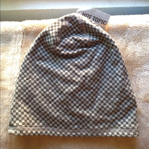 Checkered Beanie - Picture 2 of 4